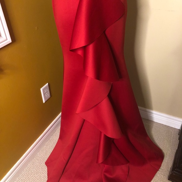 Red Formal Dress with Back detail and Billow Sleeves. Perfect for the New Year😉 - Picture 5 of 10